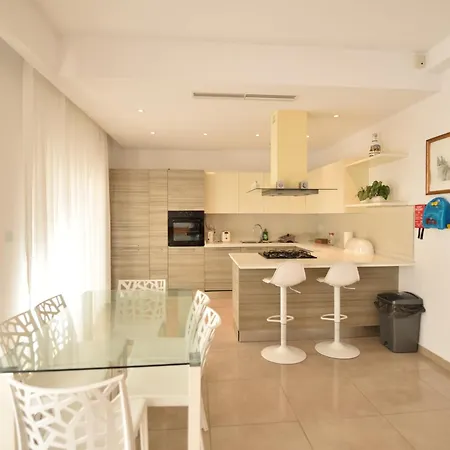 Seaview Home, By The Sea * Sliema