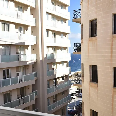 Seaview 3br In Sliema, Sleeps 6 Sliema