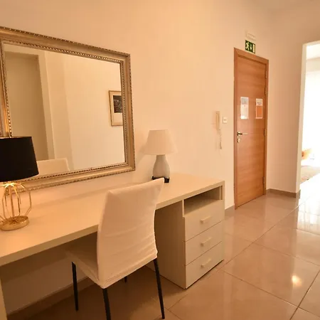 Seaview 3br In Sliema, Sleeps 6