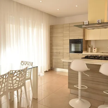 Seaview 3br In Sliema, Sleeps 6 *