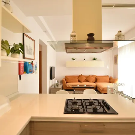 Seaview 3br In Sliema, Sleeps 6 *