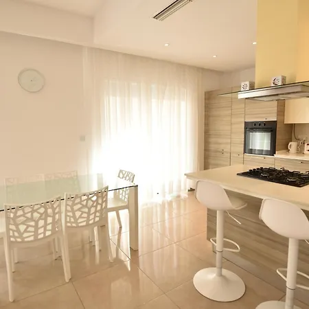 Apartment Seaview Home, By The Sea Sliema